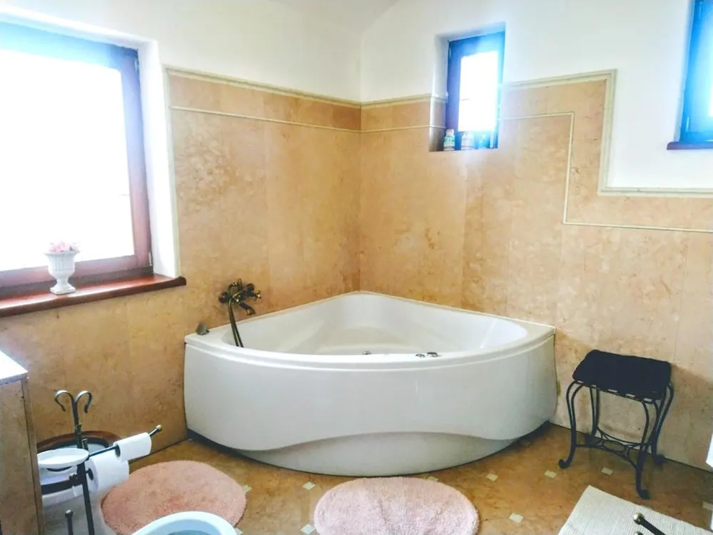 House With 3 Bedrooms in Šamorín, With Furnished Terrace and Wifi