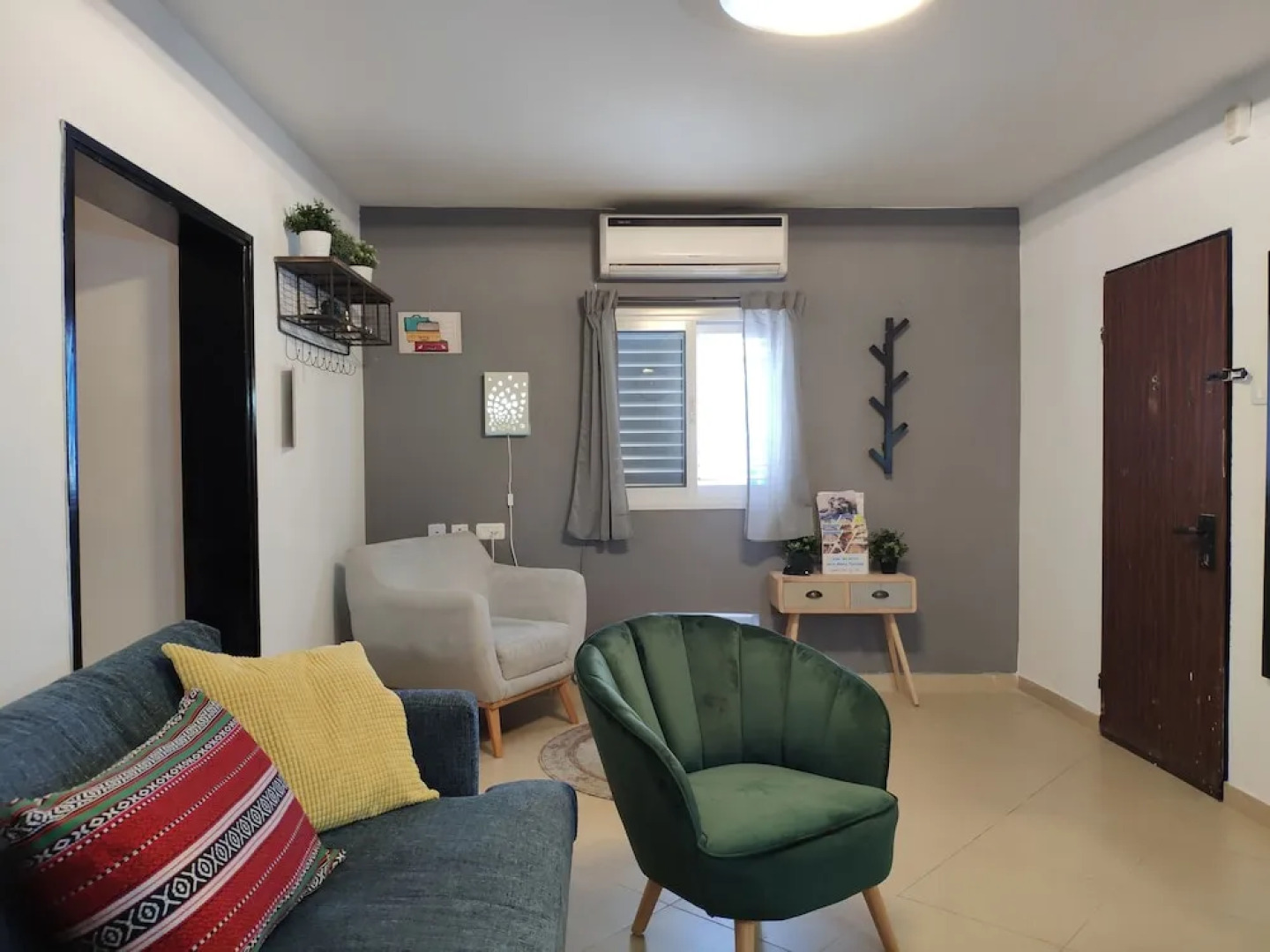 Private & Spacious Apt w Queen Beds PRKG