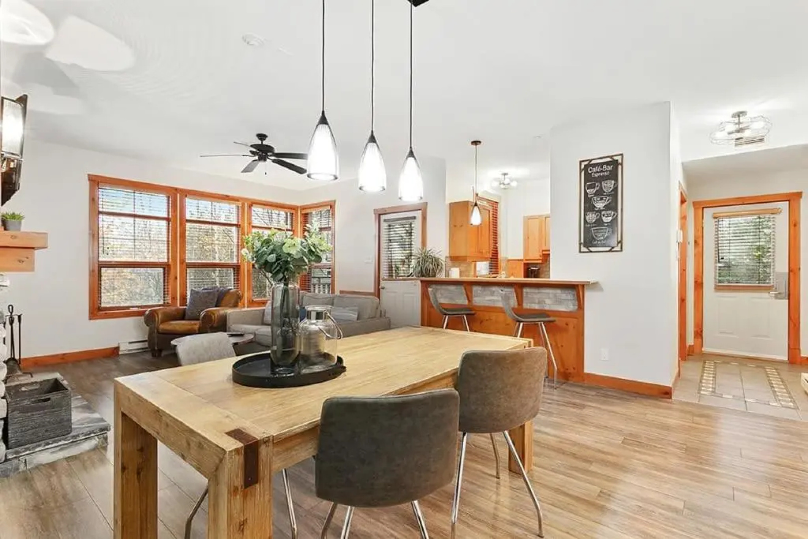 Les Eaux 225-1 by Escapades Tremblant