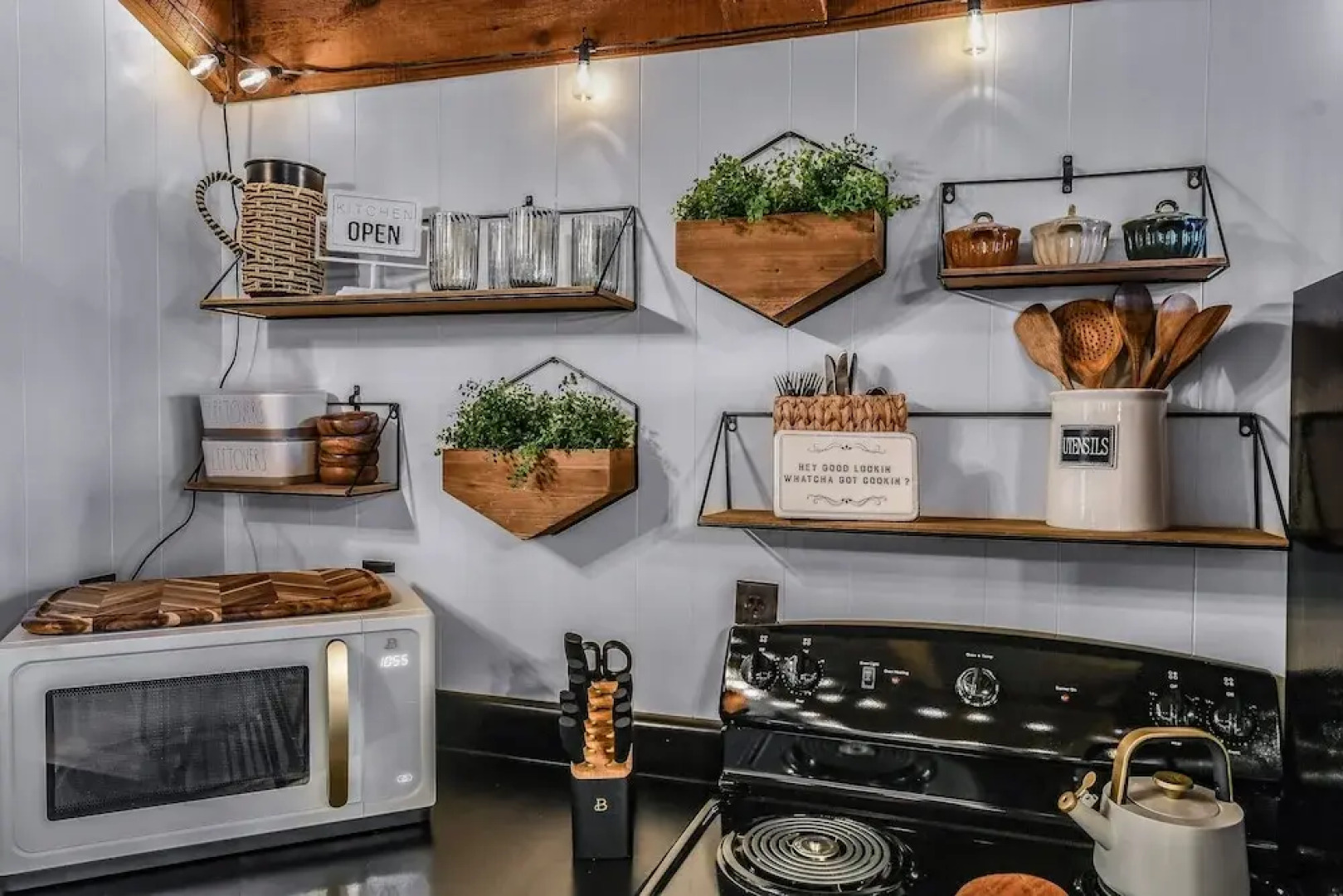 Cliff Haven 1 Bedroom Cabin by RedAwning