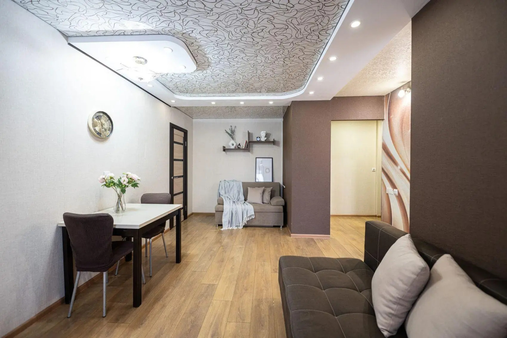 Пять Звезд на улице Сони Кривой 55