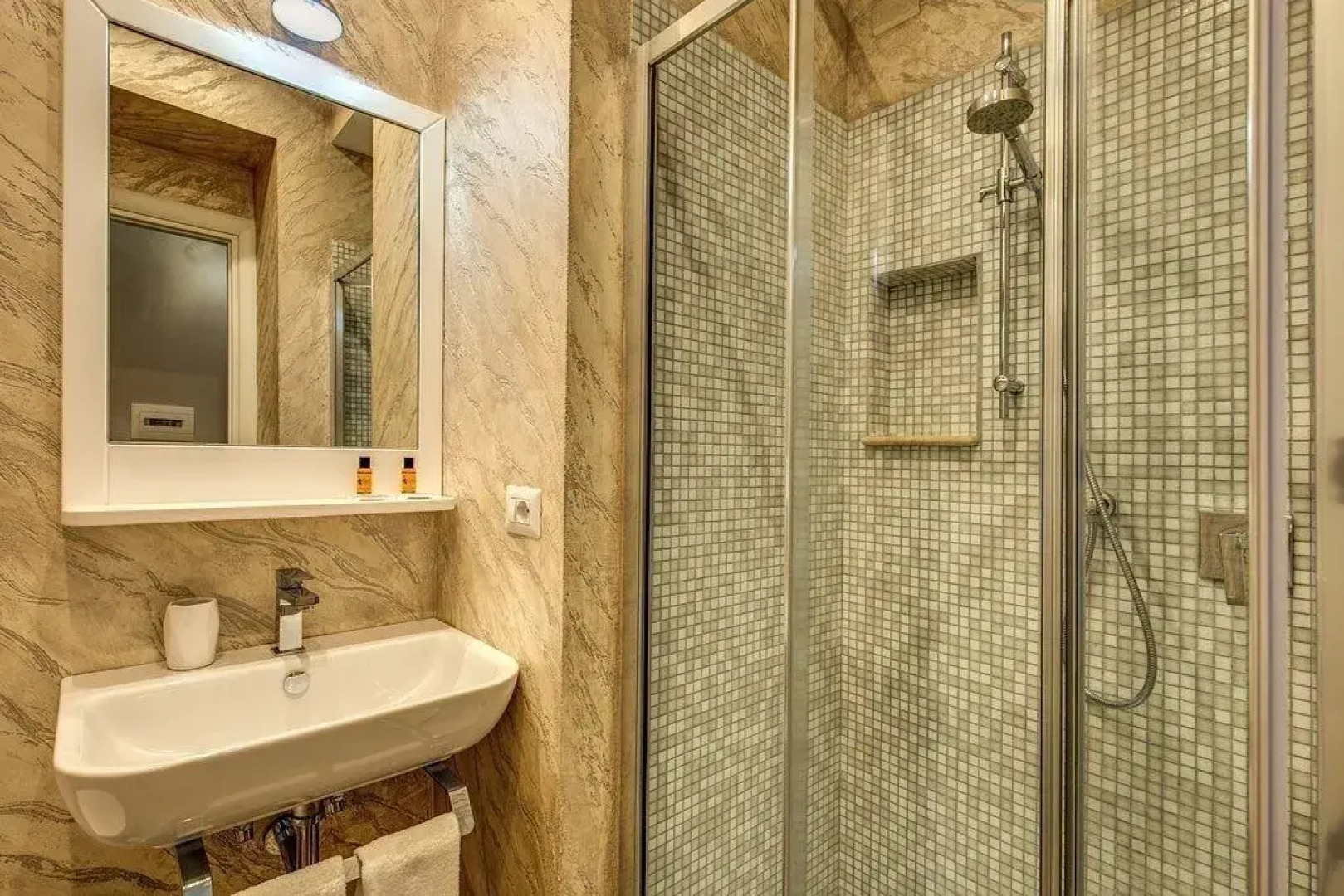 Colosseo Accomodation Room Guest House