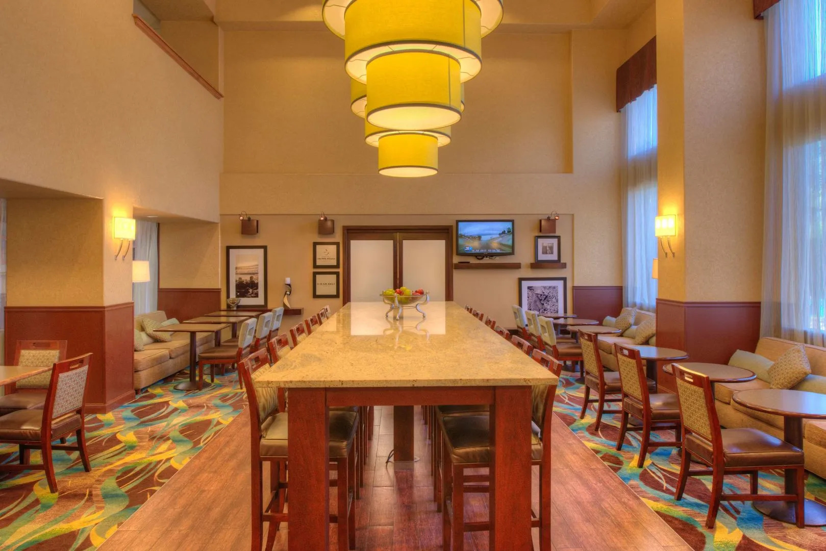 Hampton Inn & Suites Ontario