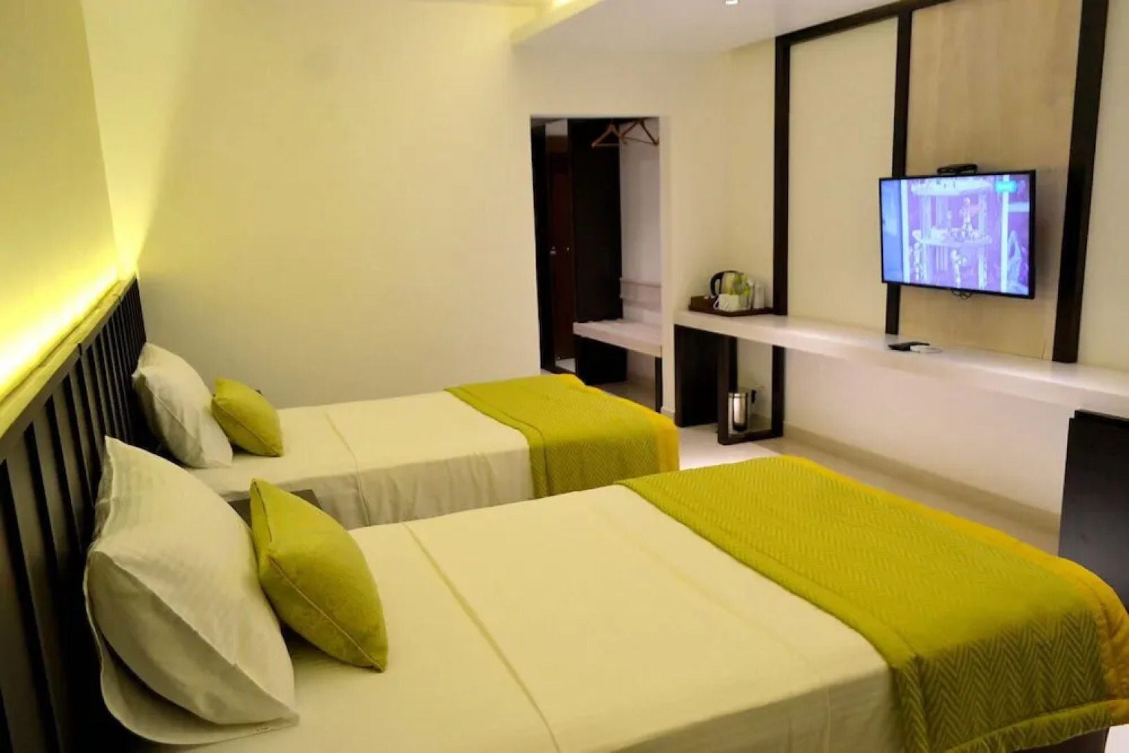 KYNROCK Airport Hotel