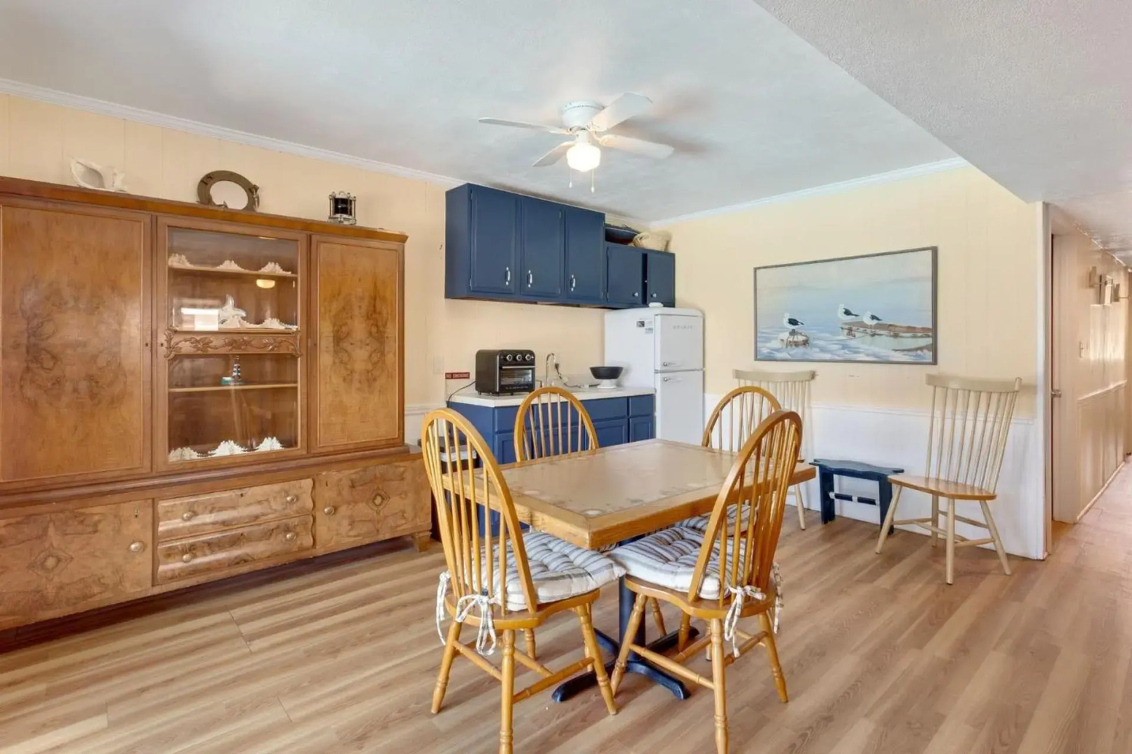 4122 - Blue White Haven