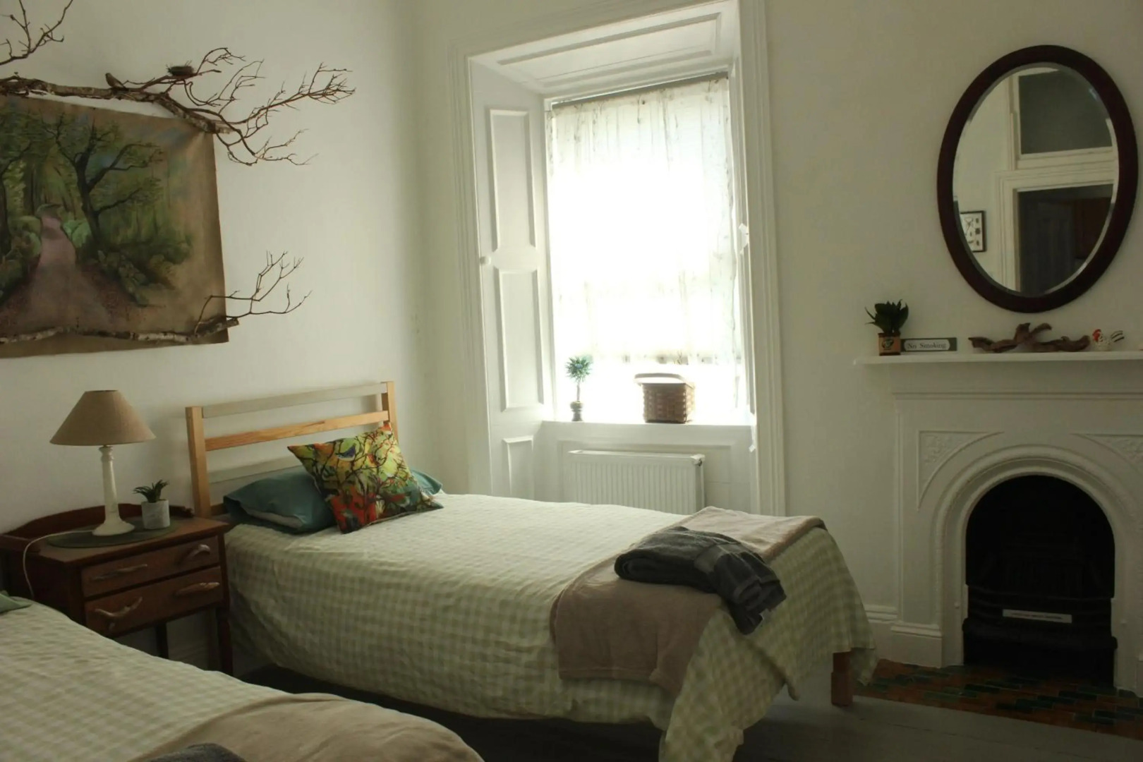 Johnston House: Historic Village Retreat