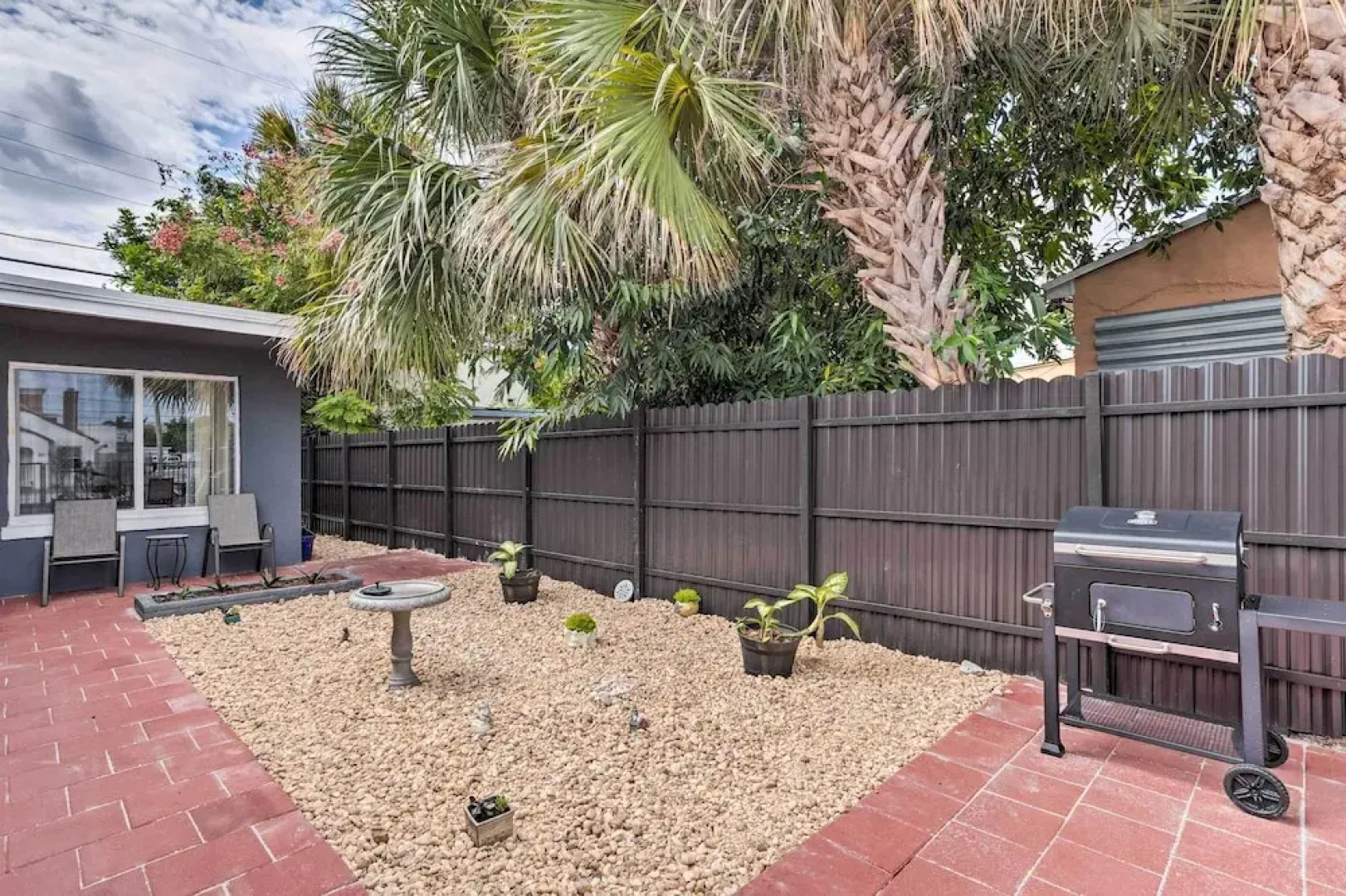 Inviting Apartment < 2 Mi to Riviera Beach!