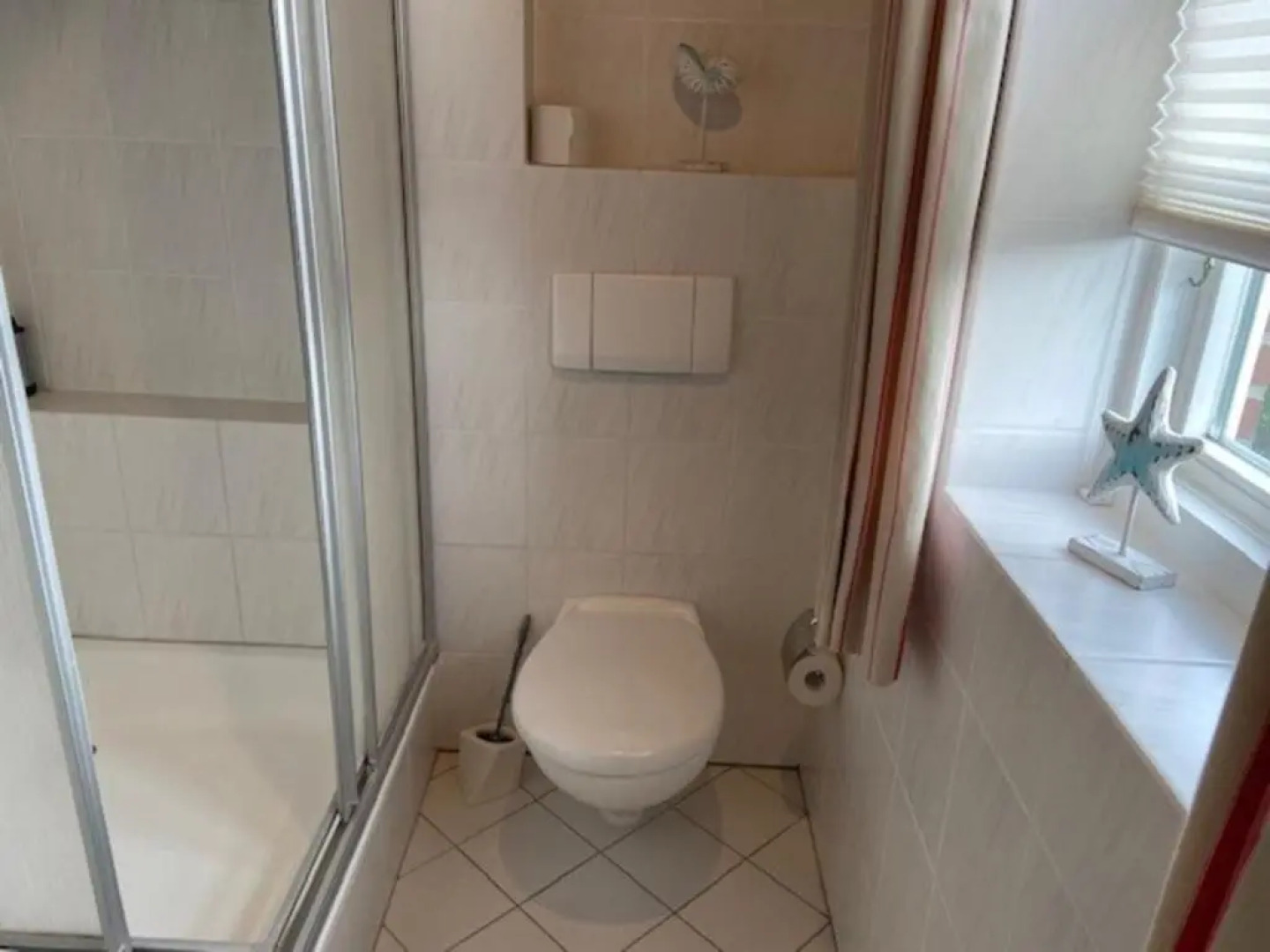 Strandstraße 28, Haushälfte links