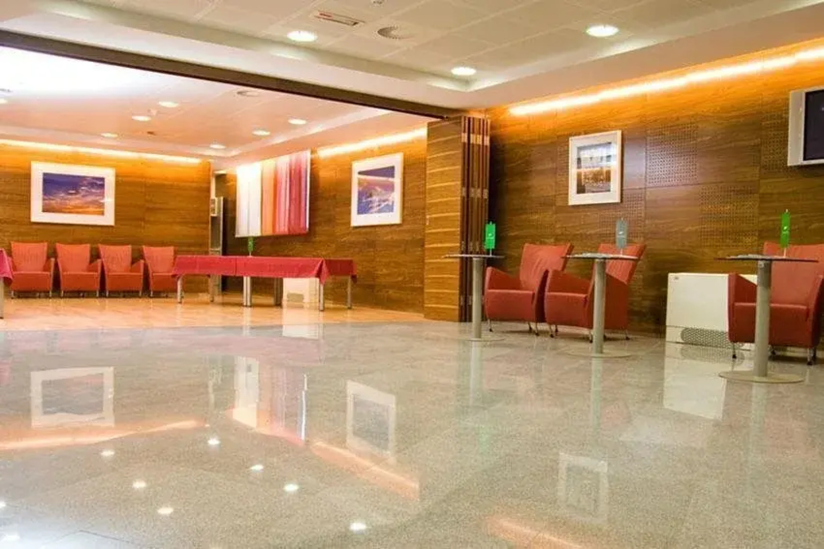 Hotel Waterlily Indore