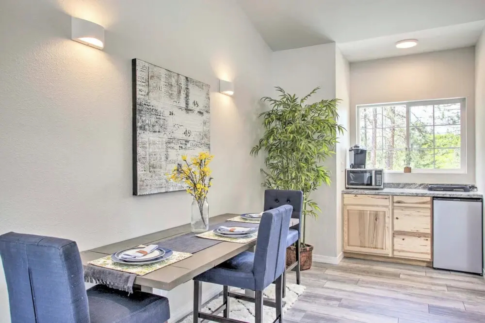 Nine Mile Falls Hideaway: Scenic Retreat on River