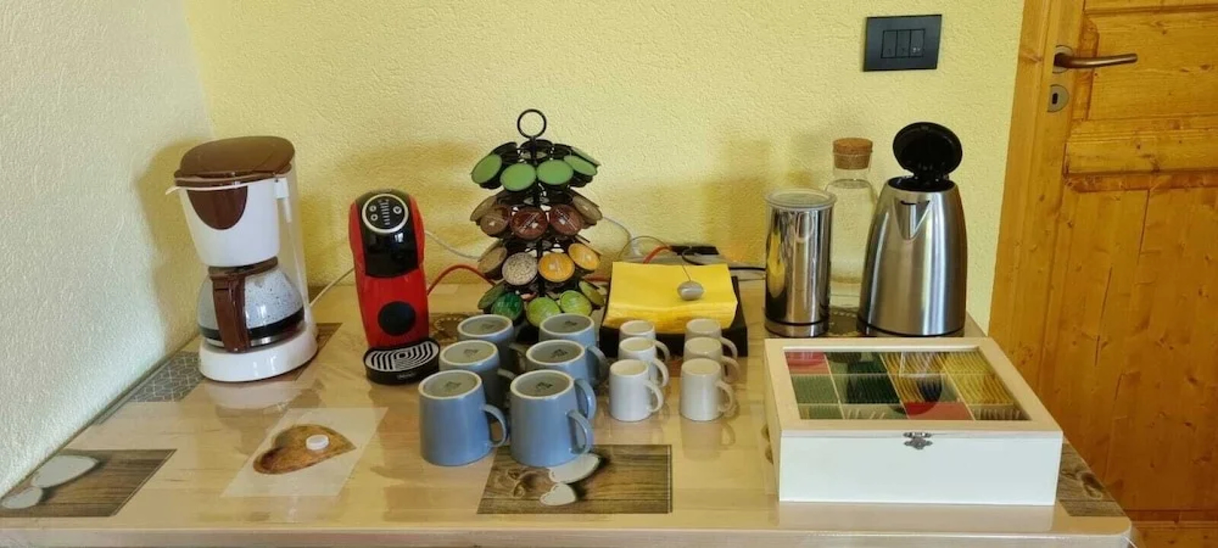 Lo Noyer Et Les Roses