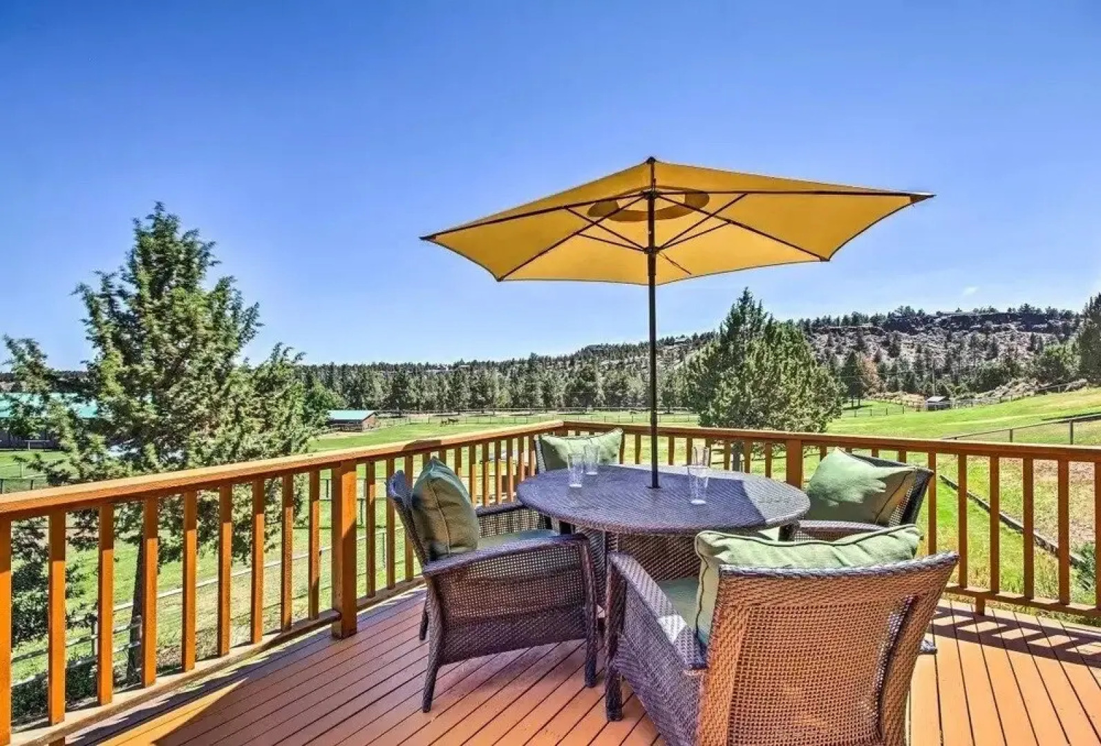 Tailwinds Farm, Secluded On The River, Amazing Views 4 Bedroom Home by Redawning