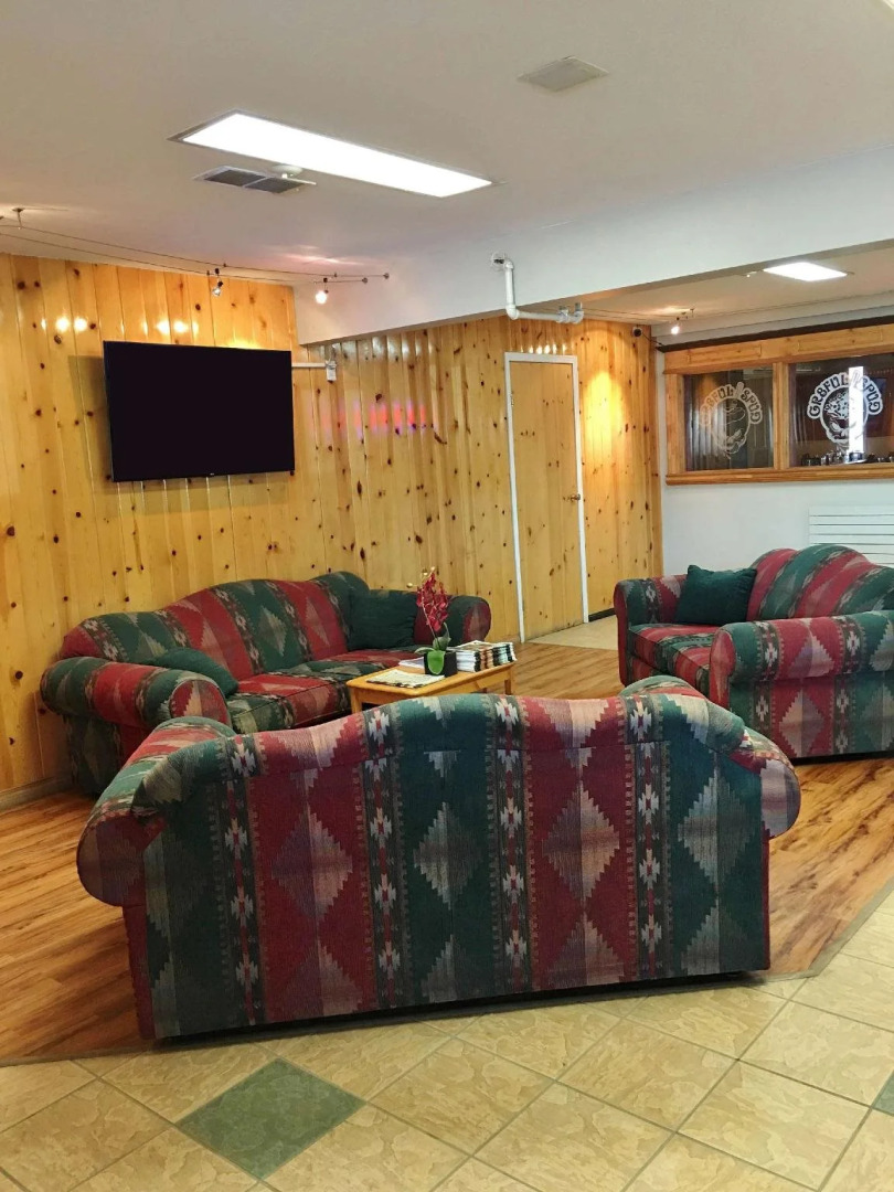 Canadas Best Value Inn River View Hotel