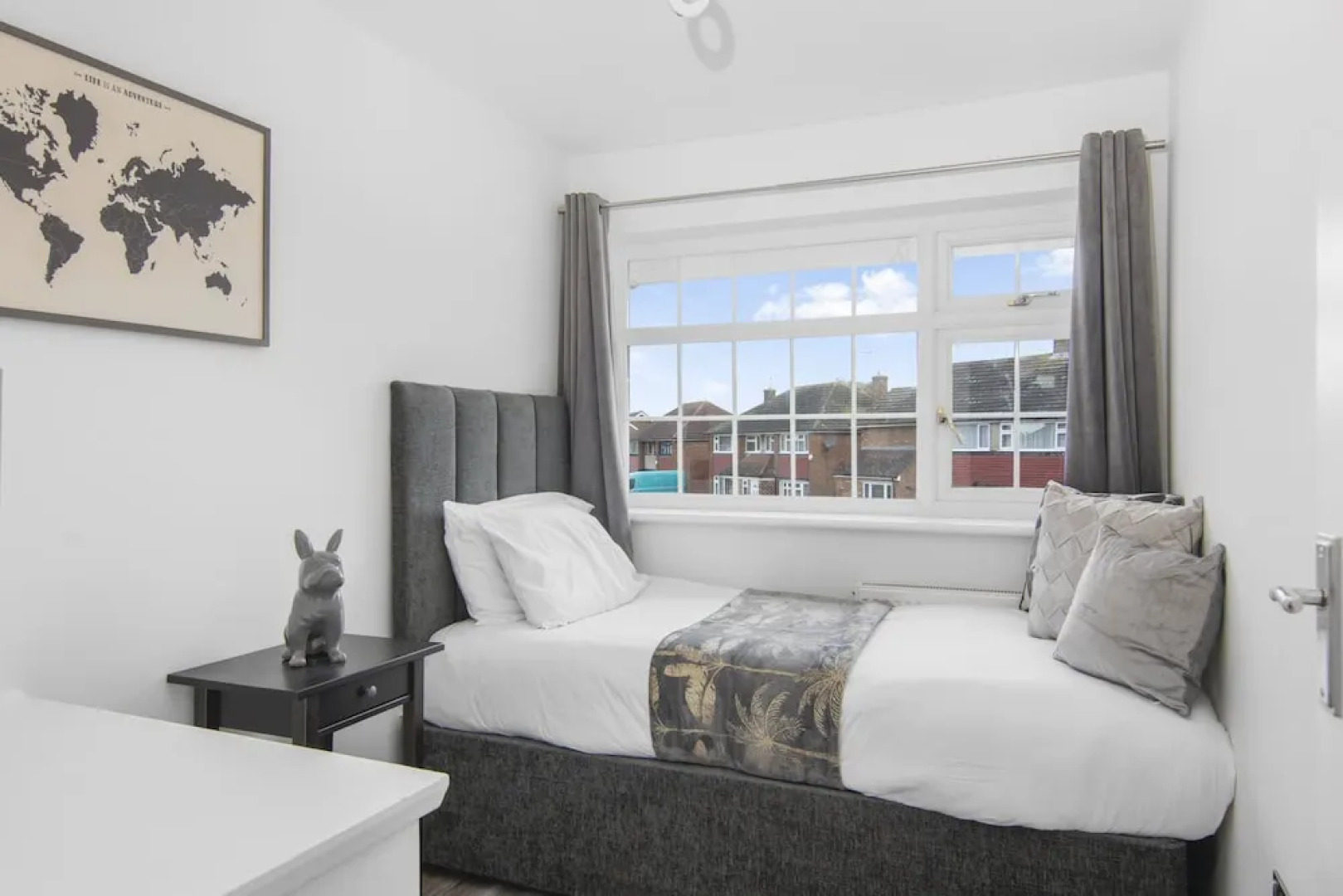 3 Bed House - Sleeps 5 - Garden - Parking