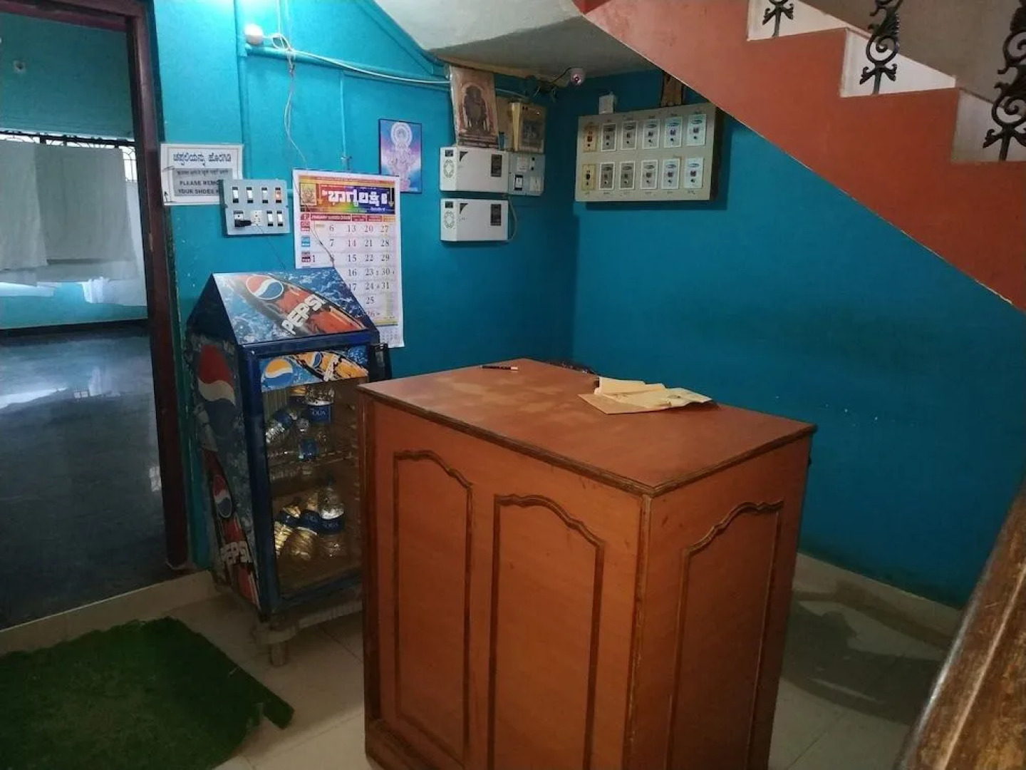 Iroomz Savitri Guest House