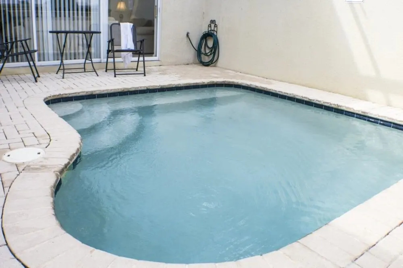 Neil's Windsor Hills Townhouse by RedAwning