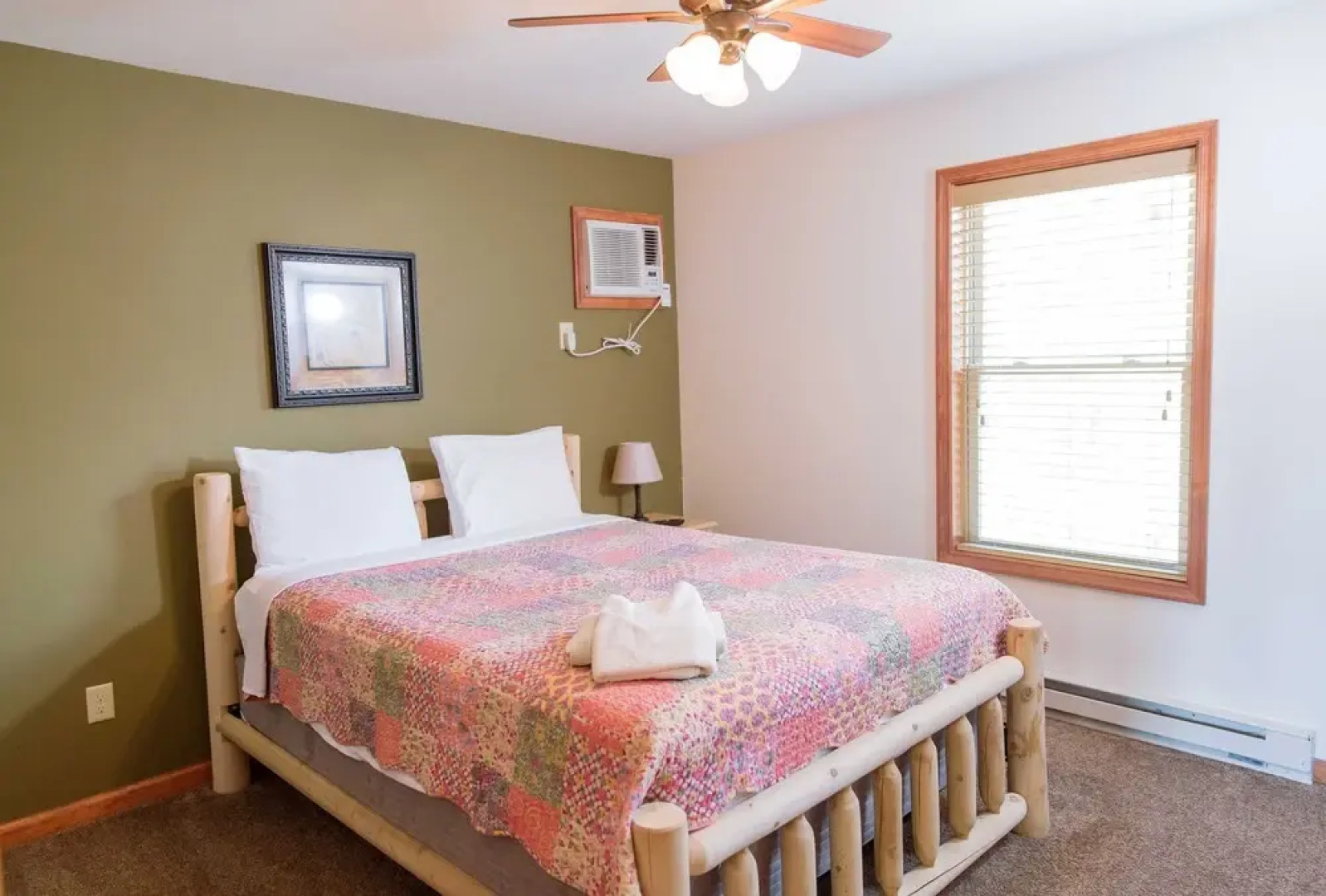 Boulder Field Lodge ~ HOT TUB ~ Free Linens