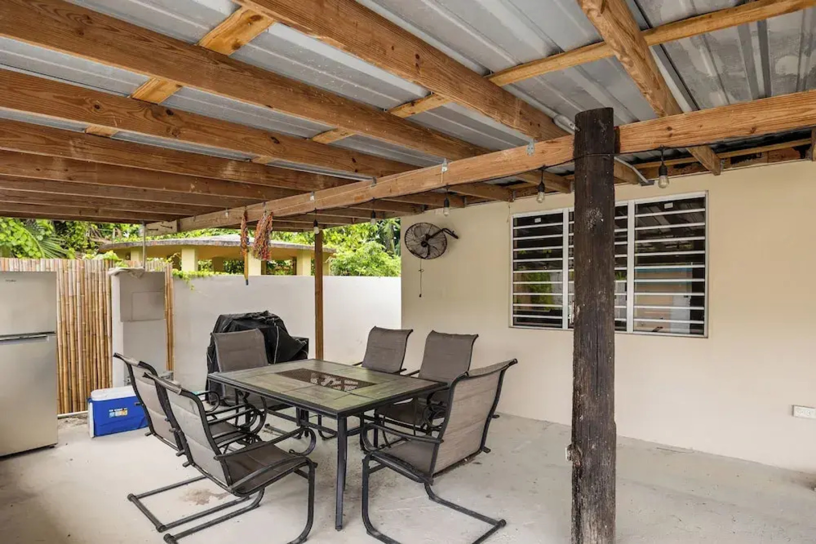 Private Pool Near the Beach Pet Friendly