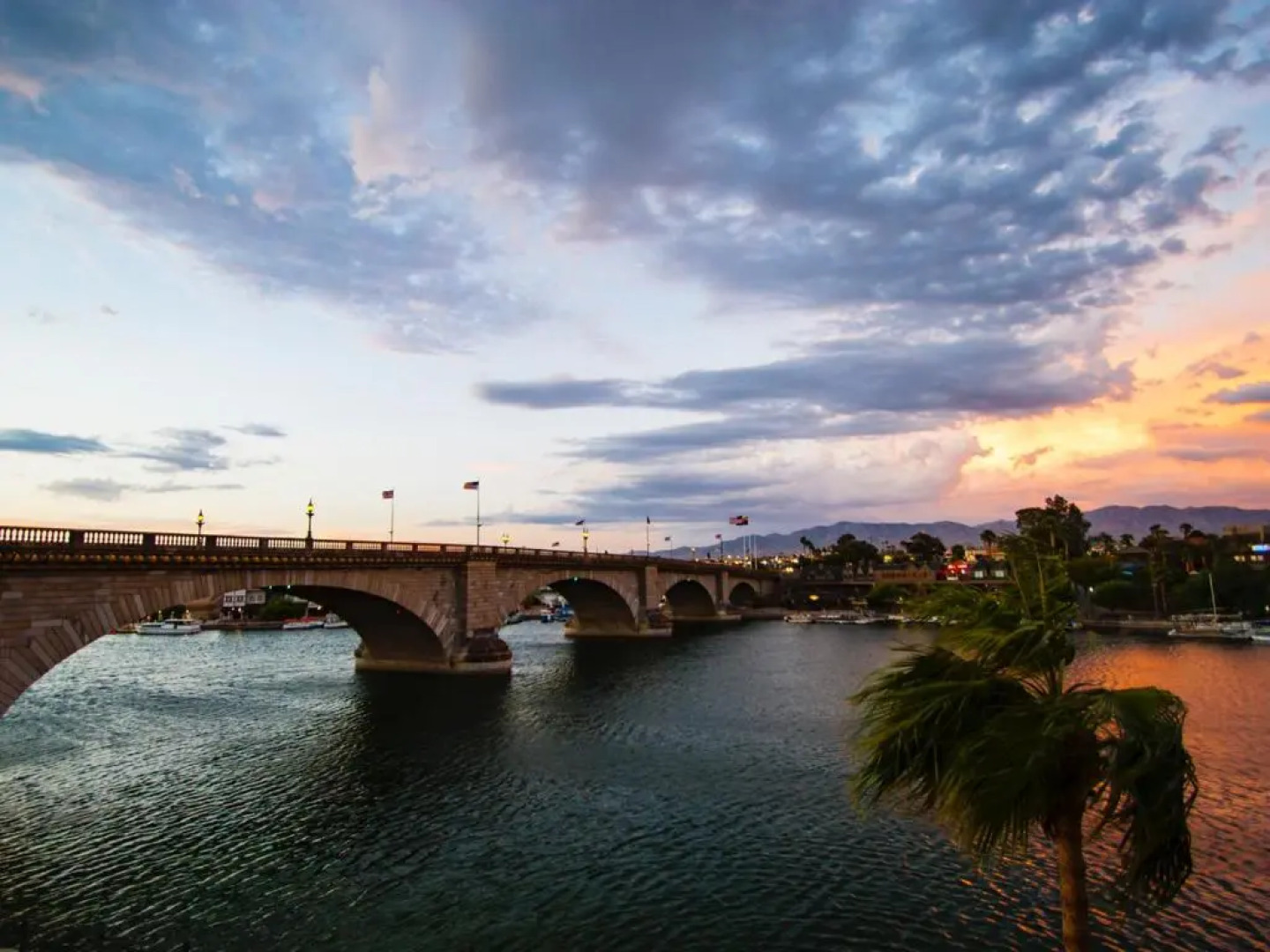 Lake Havasu Cabin Mtn&Lake Views, FREE ON SITE Boat Launch ramp and marina