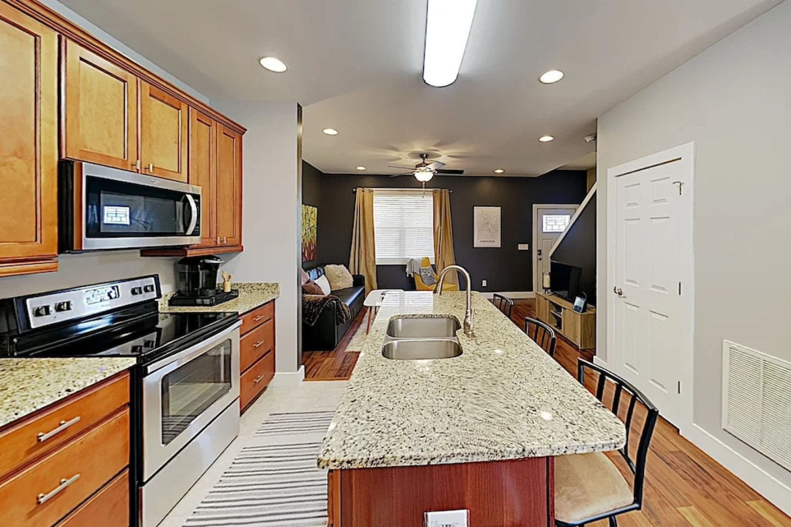 New Listing! New-build , Near Downtown 5 Bedroom Home