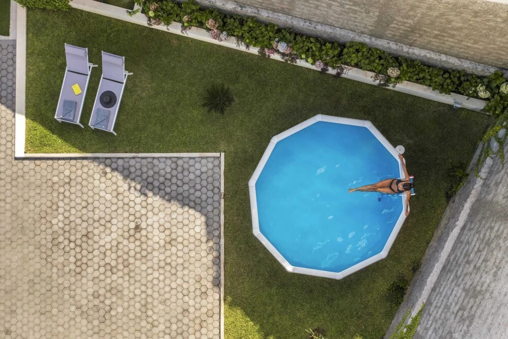 Sun, Pool and Comfort, The White House