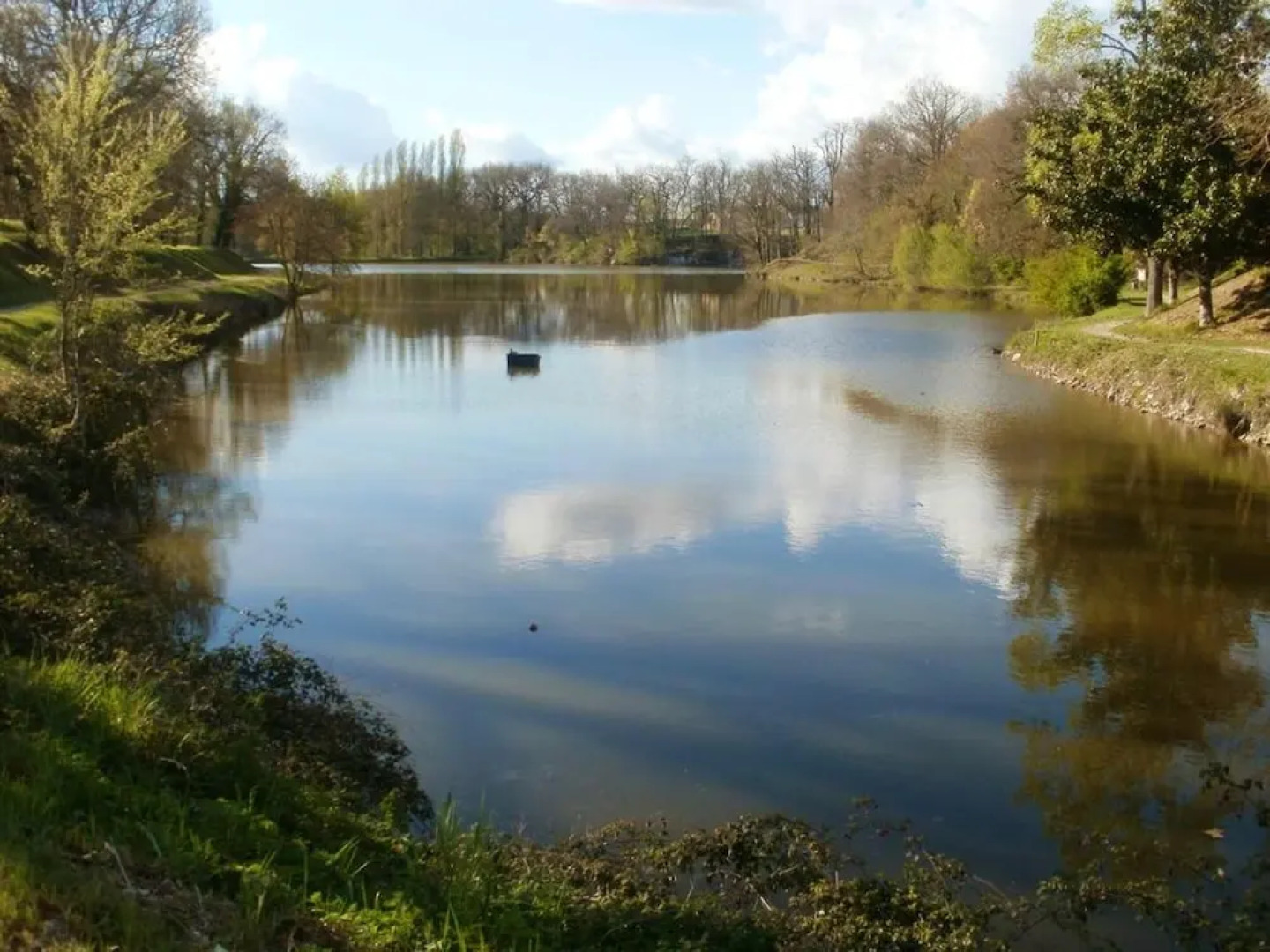 Apartment With 2 Bedrooms in Monflanquin, With Wonderful Lake View, Shared Pool, Furnished Garden