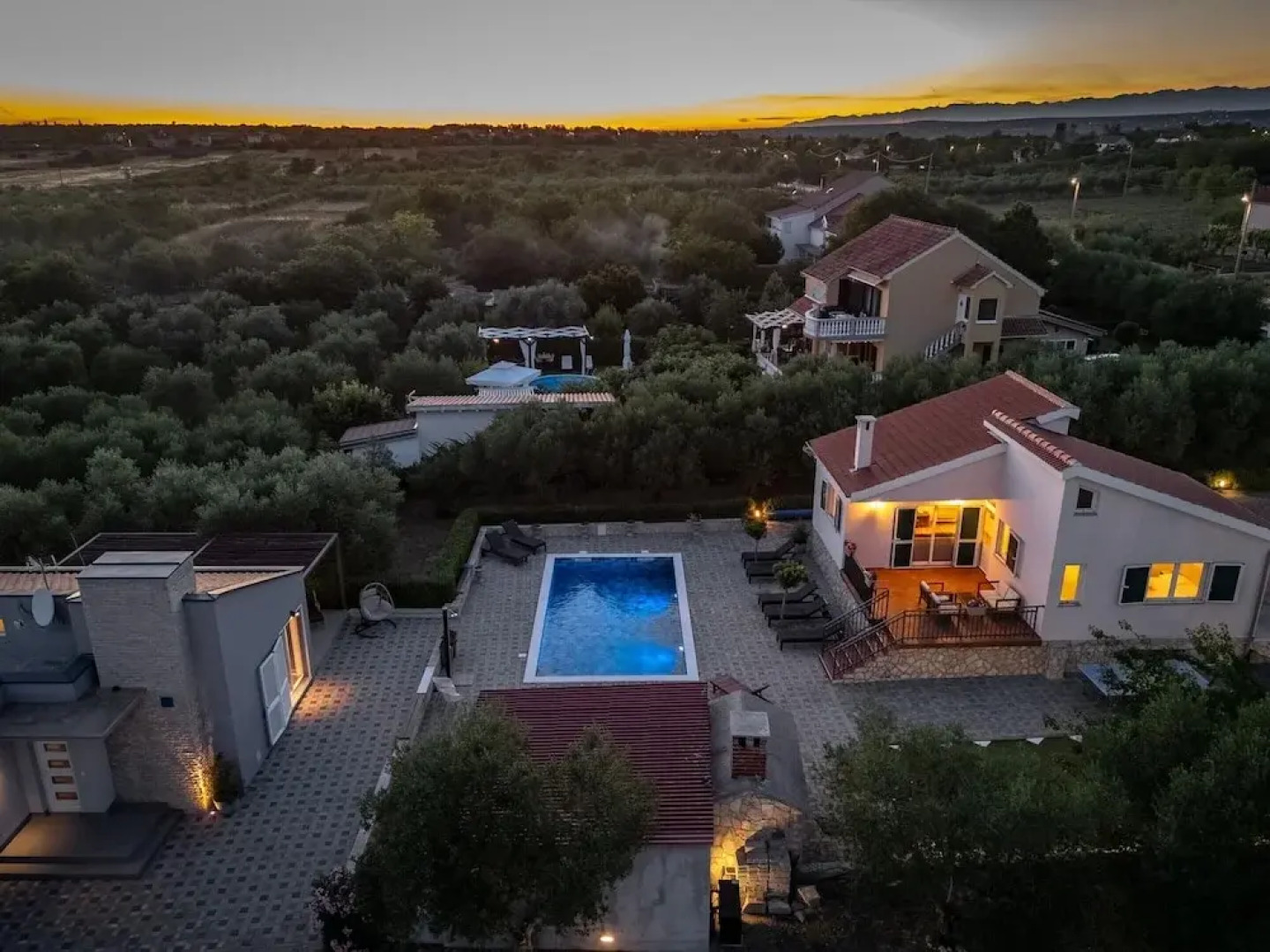 Modern Countryside Villa Near the Sea, Private Swimming Pool, Lovely Guesthouse