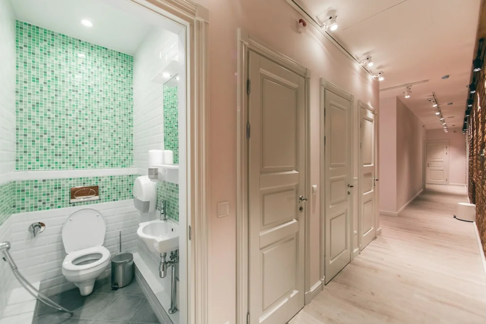 Safe Haven Nevsky 95 - Hostel