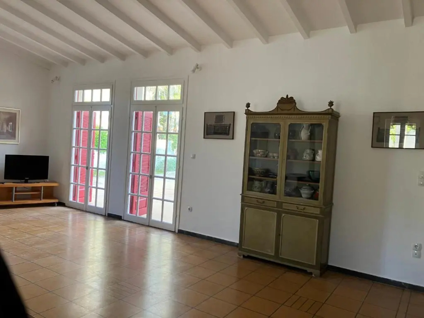 Mediterenian house with beautiful garden