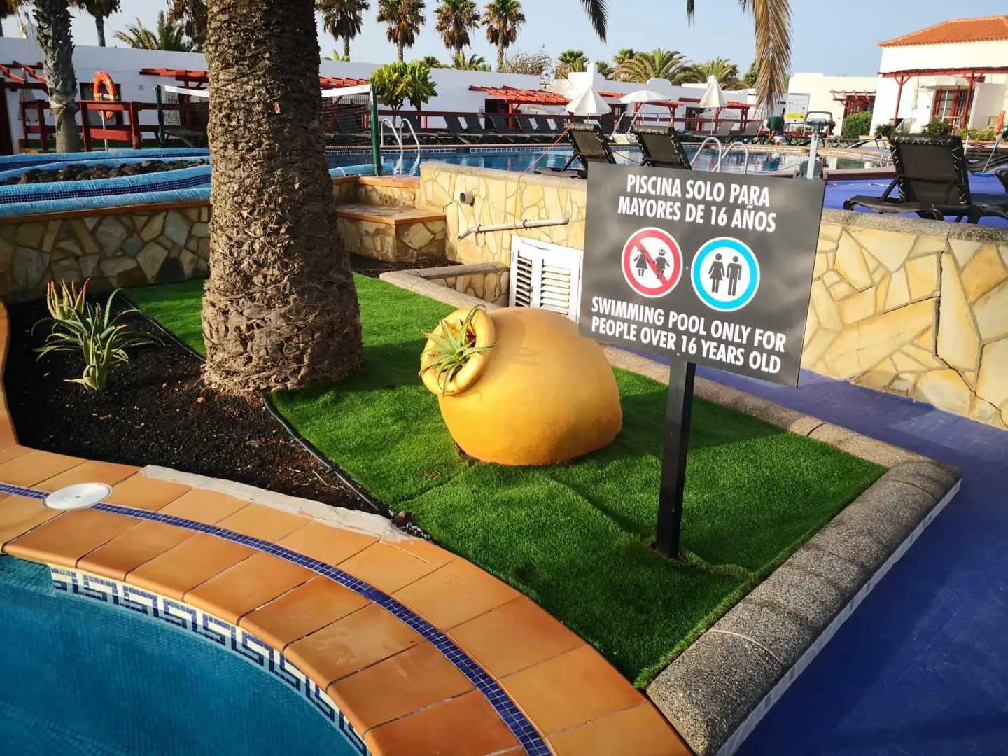 Castillo Beach Apartments