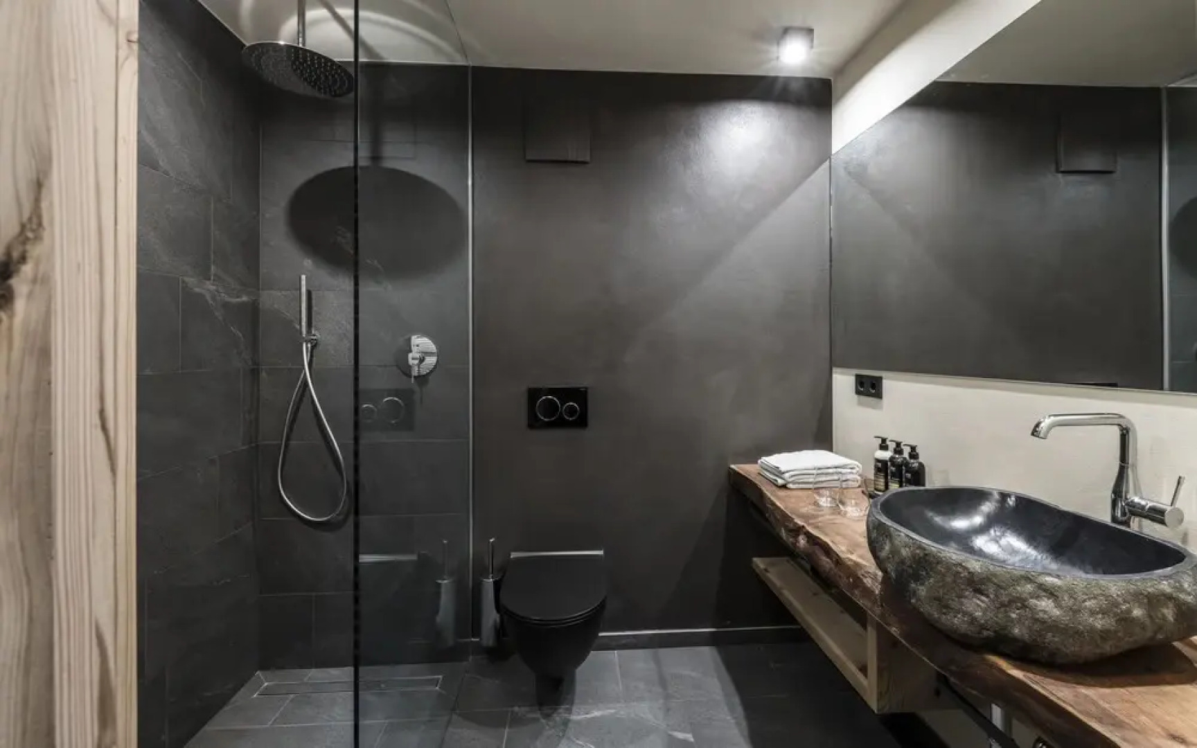 Presulis Hideaway Apartments & Restaurant