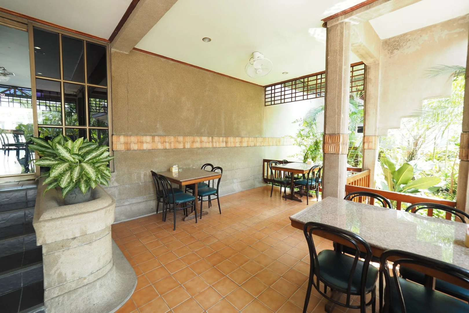 Pachara Hotel and Restaurant