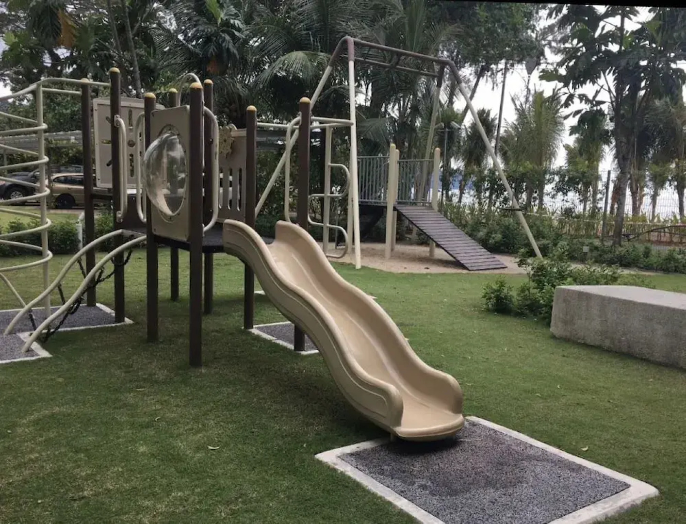 2 Bedrooms Apartment By The Sea