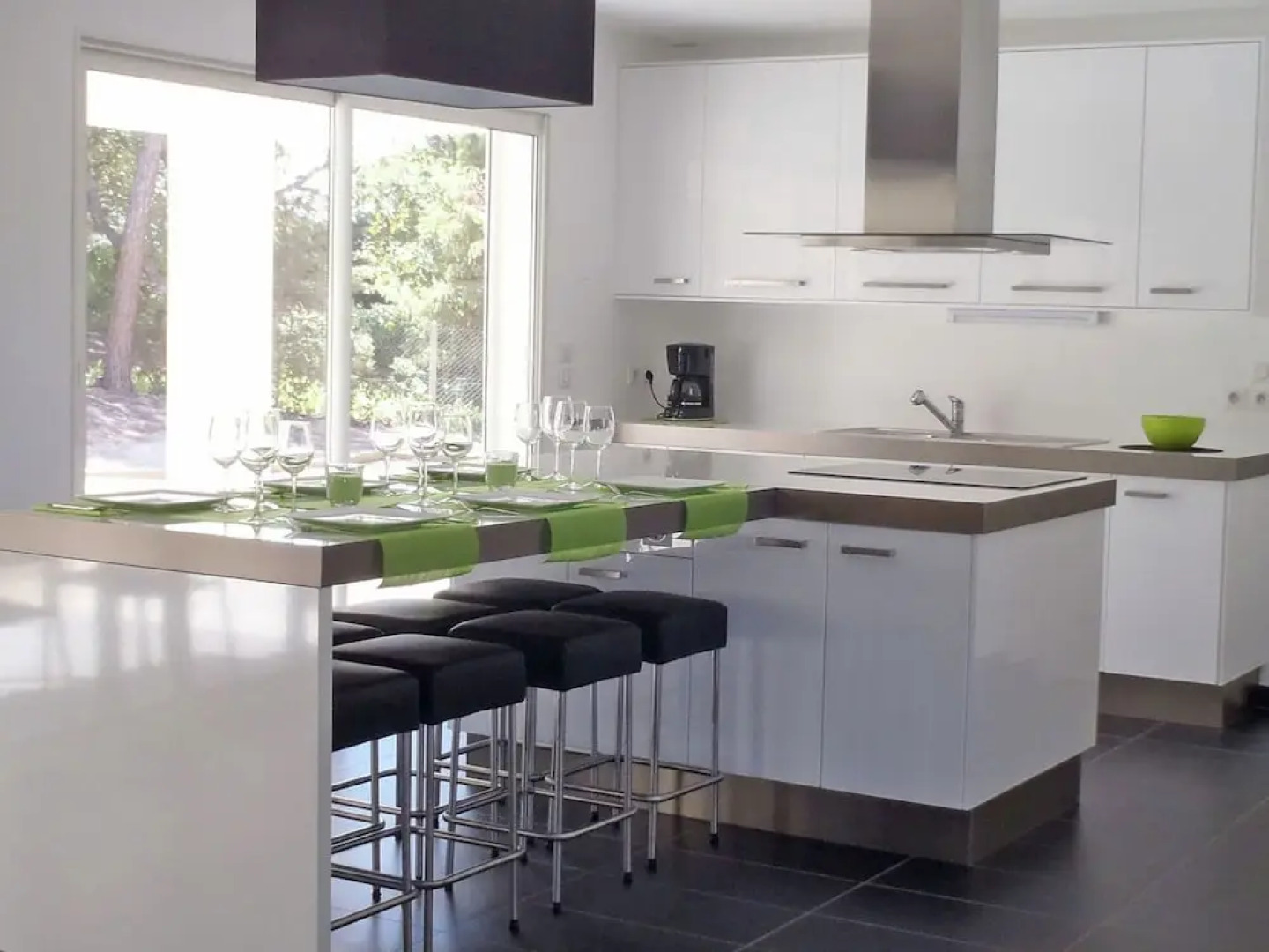 Villa with air conditioning, private pool in Provence, half an hour drive from the beach