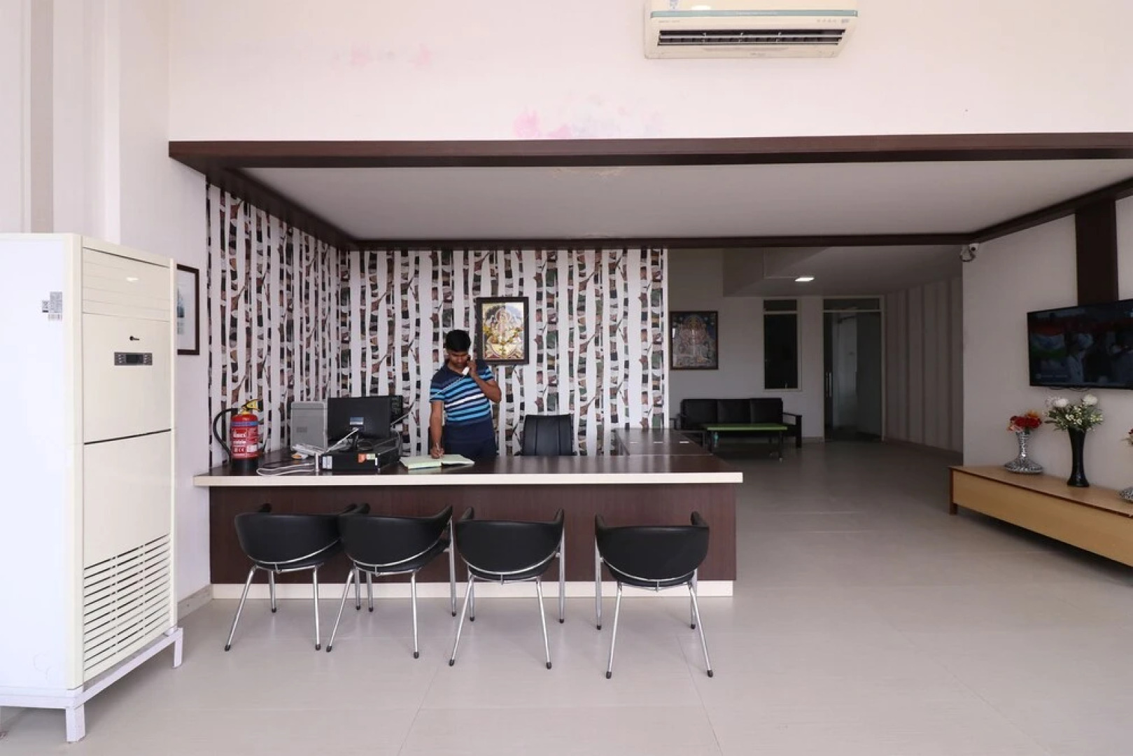 Capital O 18443 Hotel Nano