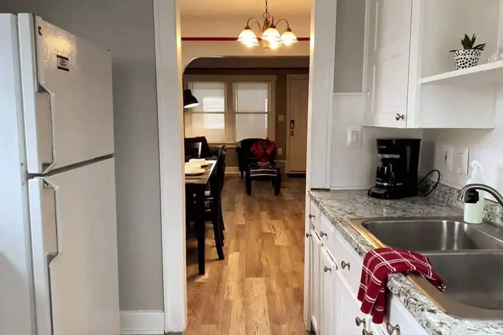 Automaniac Spot in the Heart of Pontiac 3 Beds 2 Baths