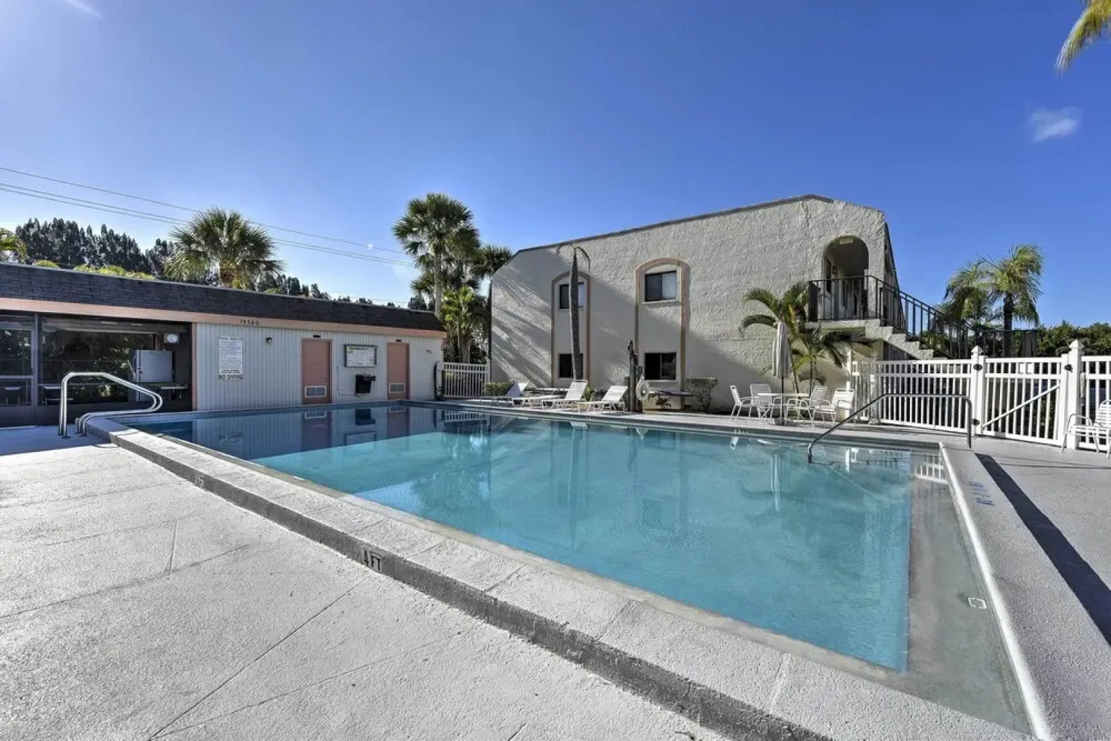 5 Mi to Fort Myers Beach: Condo w/ Private Lanai!