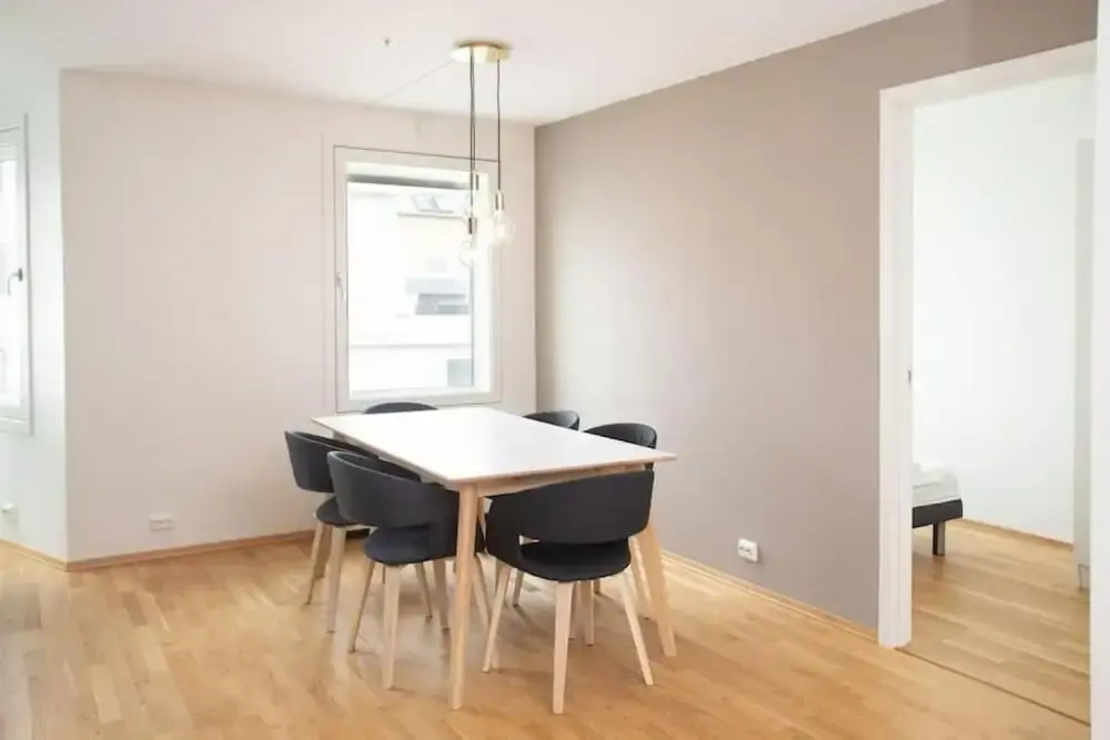 3 Bedroom Apartment With Free Parking