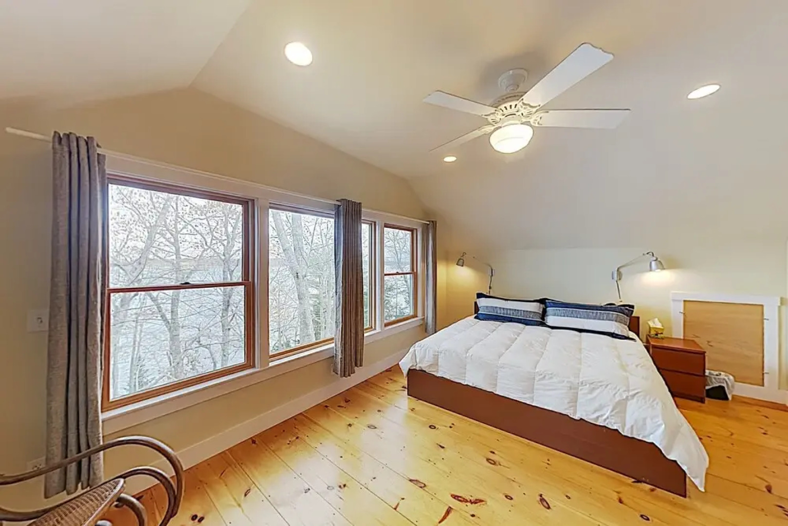 New Listing! Waterfront Hideaway W/ Modern Updates 2 Bedroom Cottage