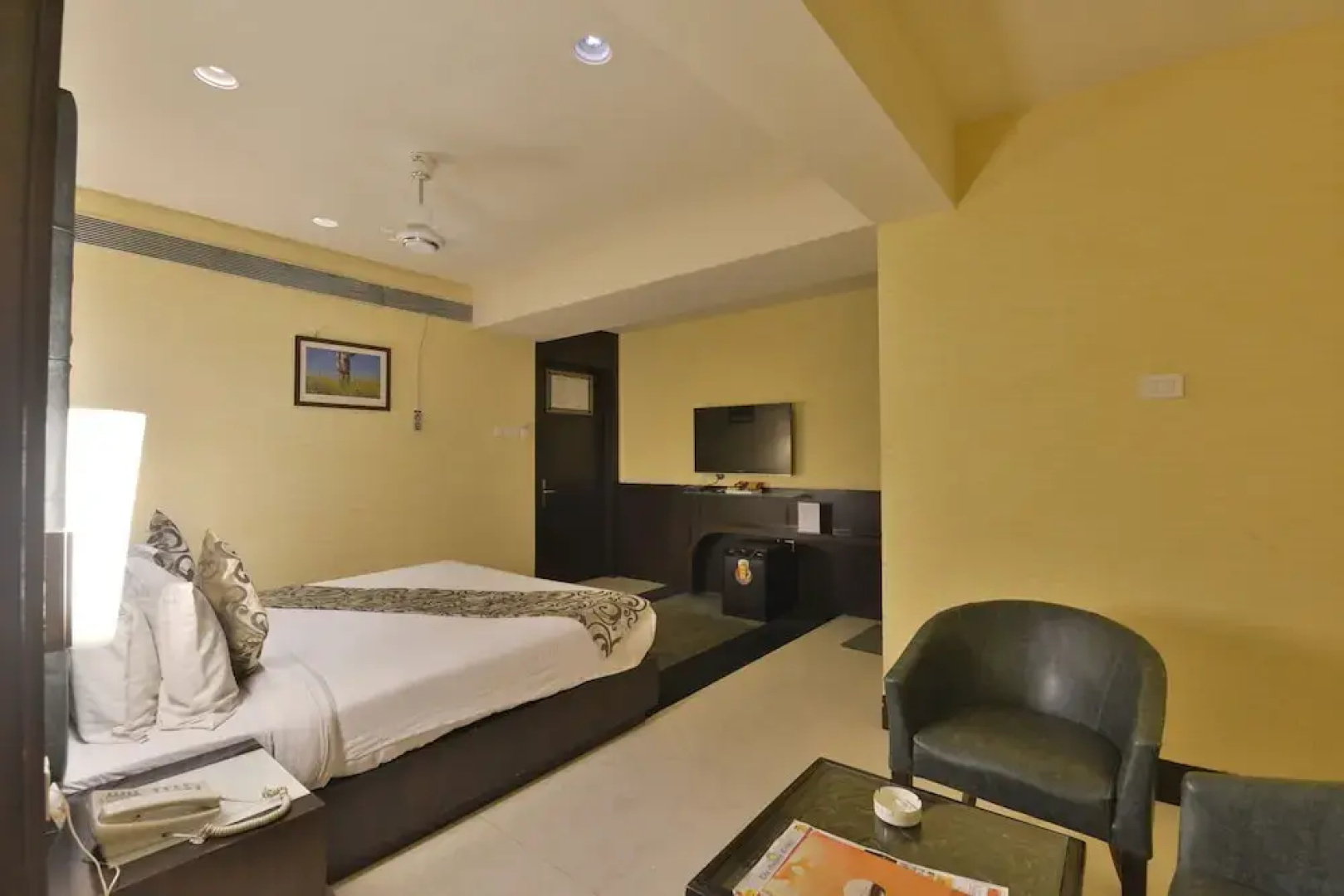 Hotel The Golden Oak Central by Citrus Prime