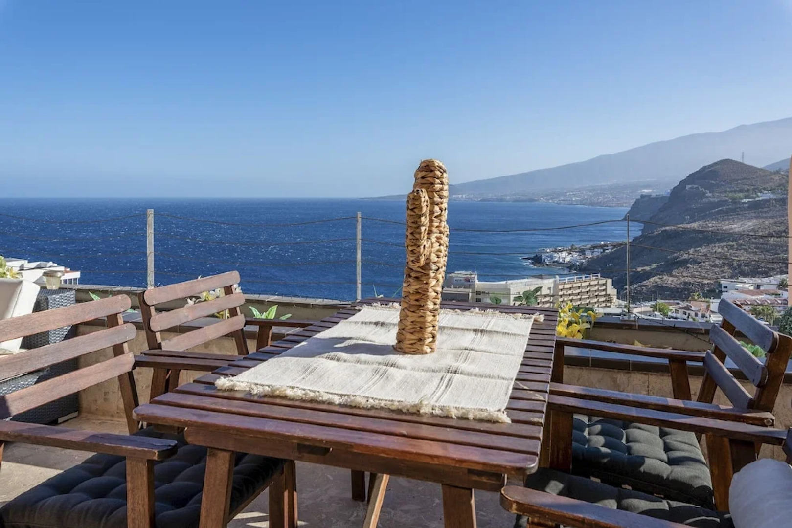 HomeLike Stunning Atlantic Views Apartment