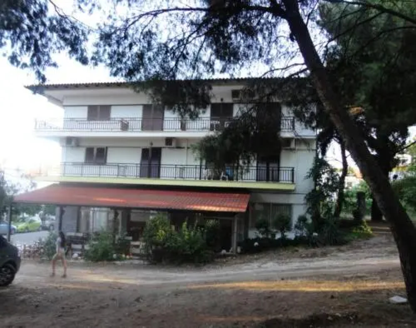 Chris Apartments