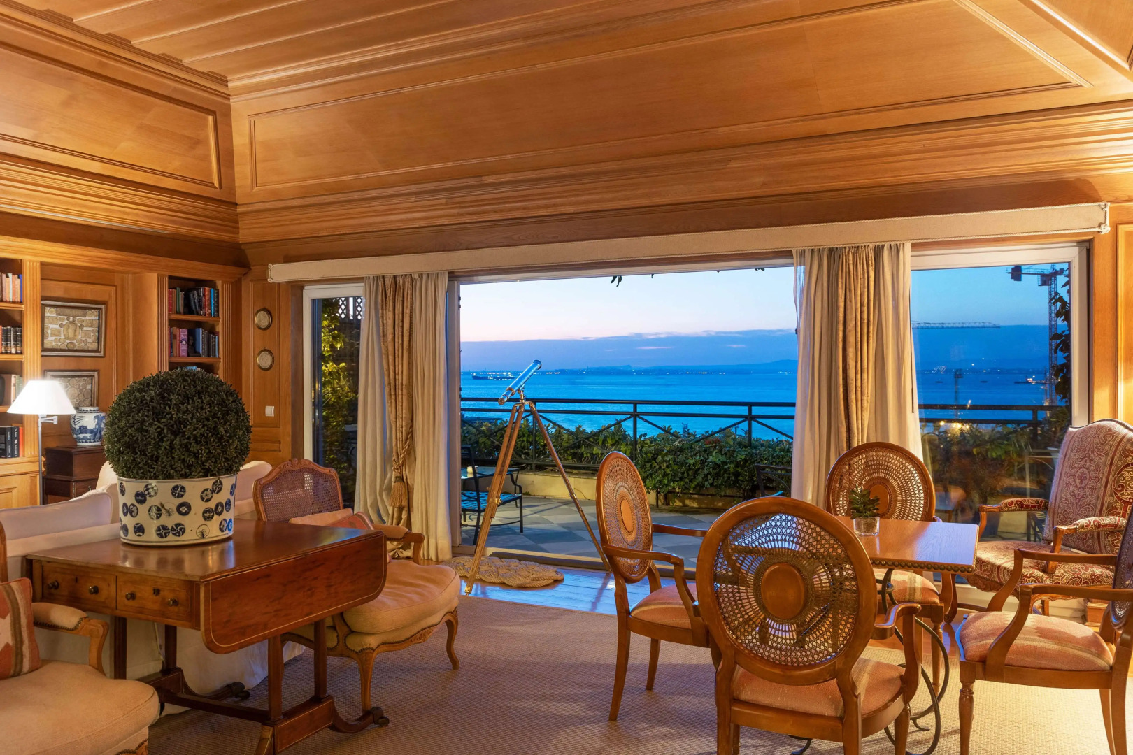 As Janelas Verdes Inn, a Lisbon Heritage Collection