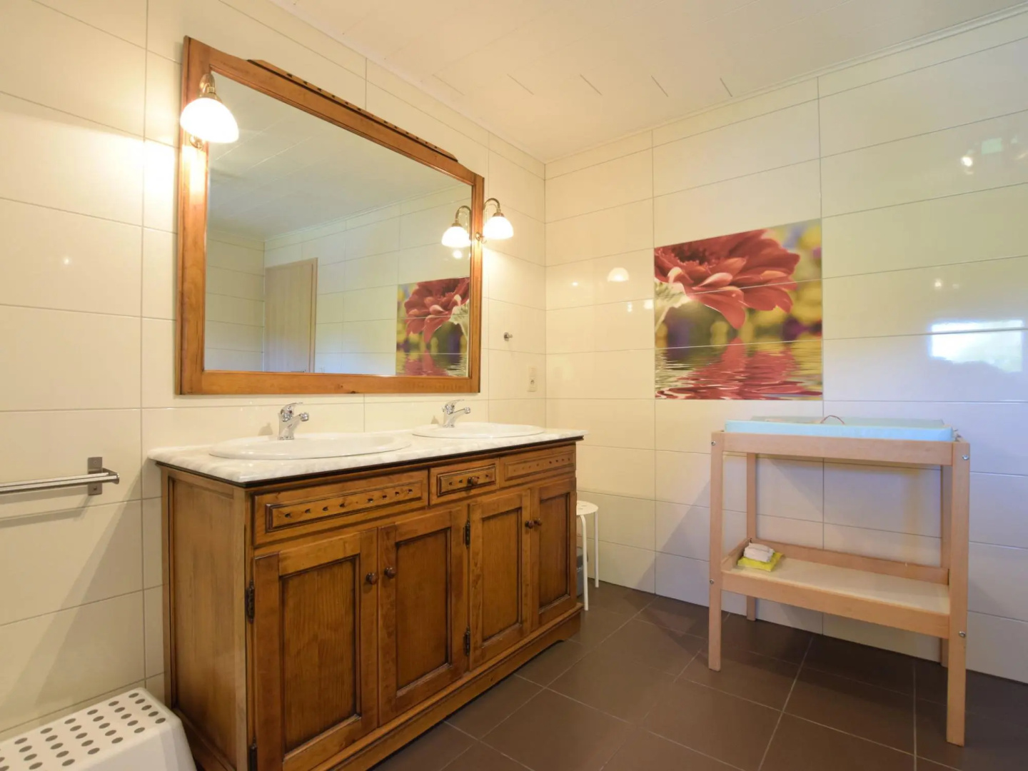 Lavish Holiday Home in Chassepierre With Terrace