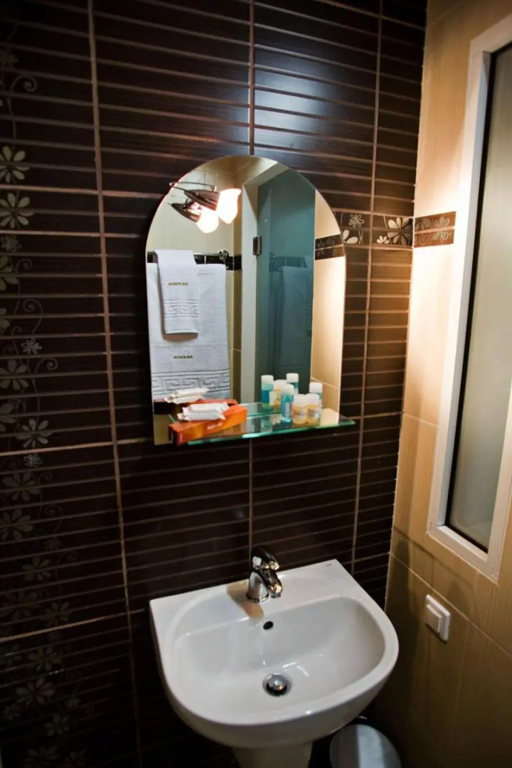 RG Status Hotel