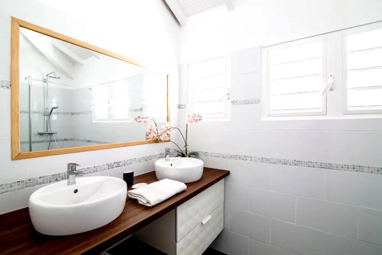 Studio in Cul-de-sac, With Wonderful Mountain View, Shared Pool and Furnished Terrace
