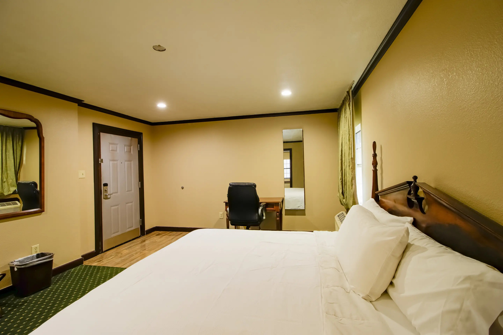 OYO Pinewood Inn & Suites Silsbee
