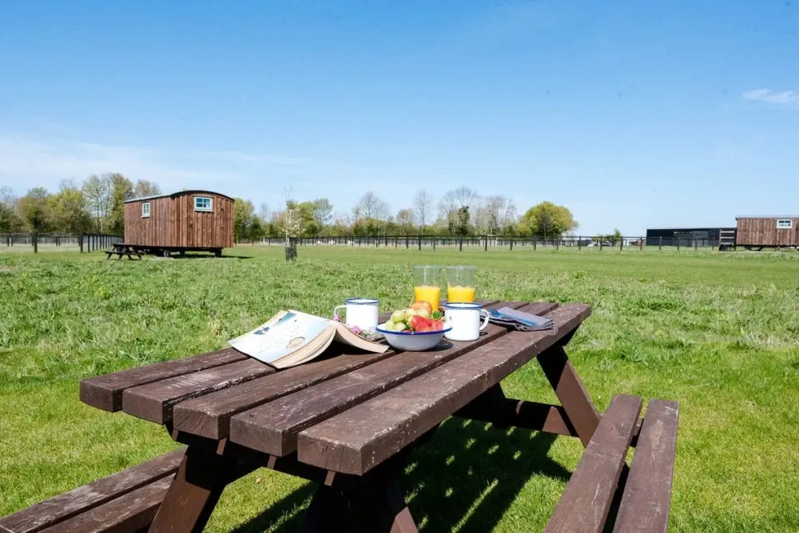 Honeysuckle Farm Hut 7 - Suffolk Farm Holidays