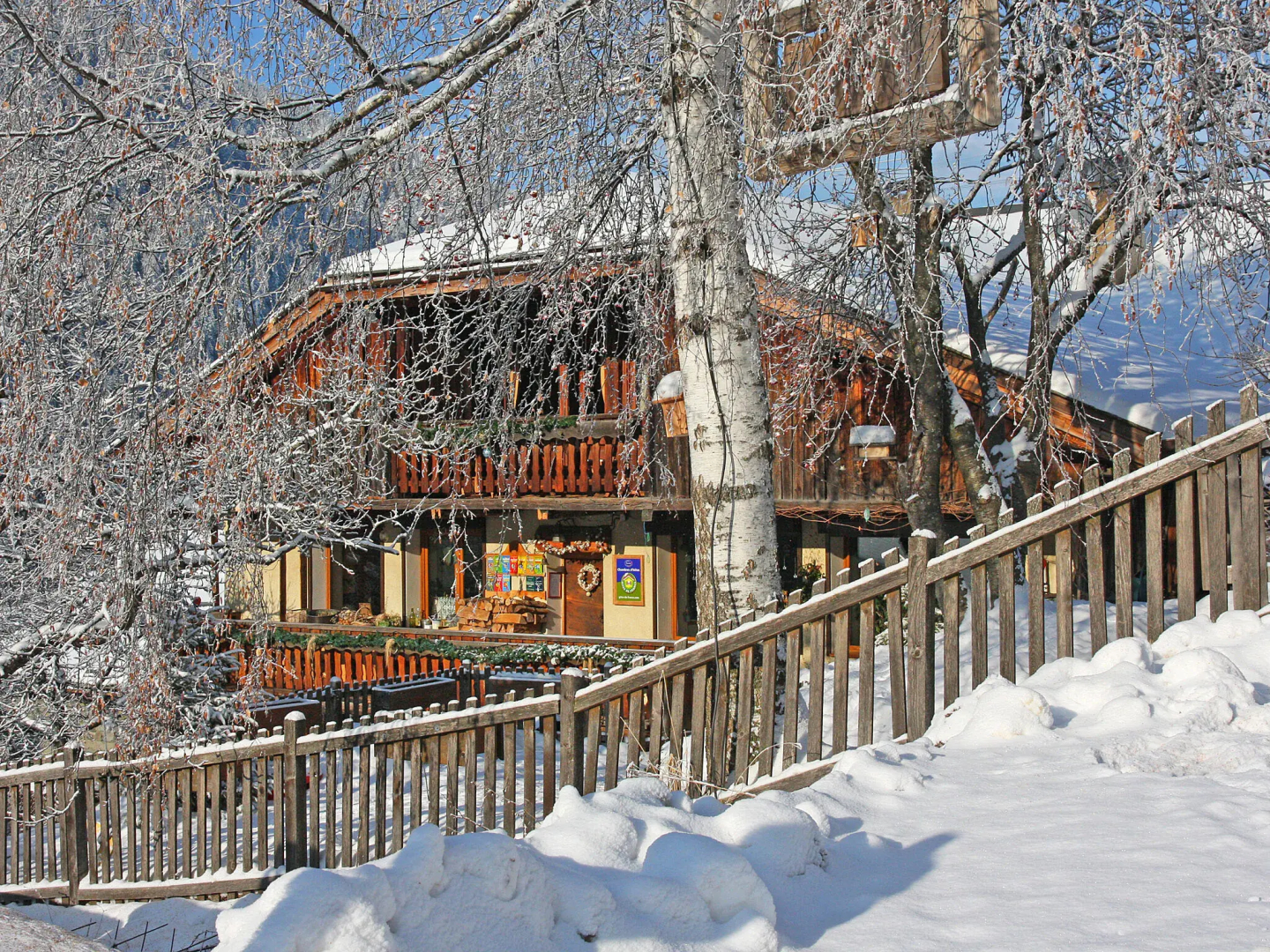 Superb Savoyard traditional chalet located 500 m from the slopes