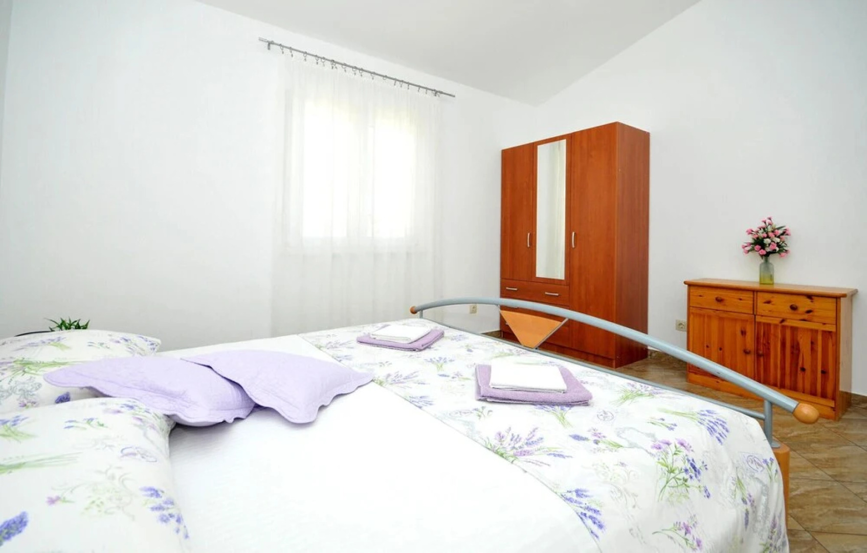 Beautiful Home in Kastel Stafilic With Wifi and 4 Bedrooms